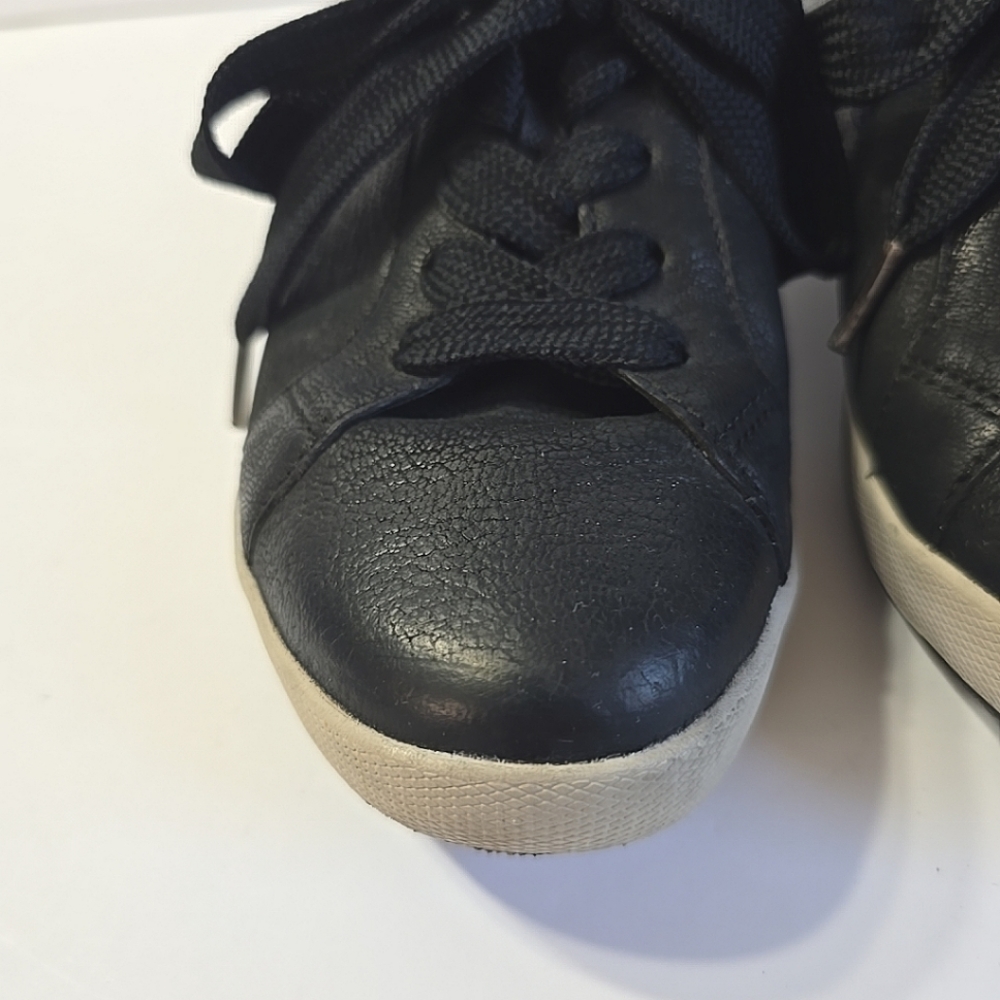 Dansko Ladies Black Textured Leather Sneakers Size 39 (8.5) Good Condition - Picture 2 of 8